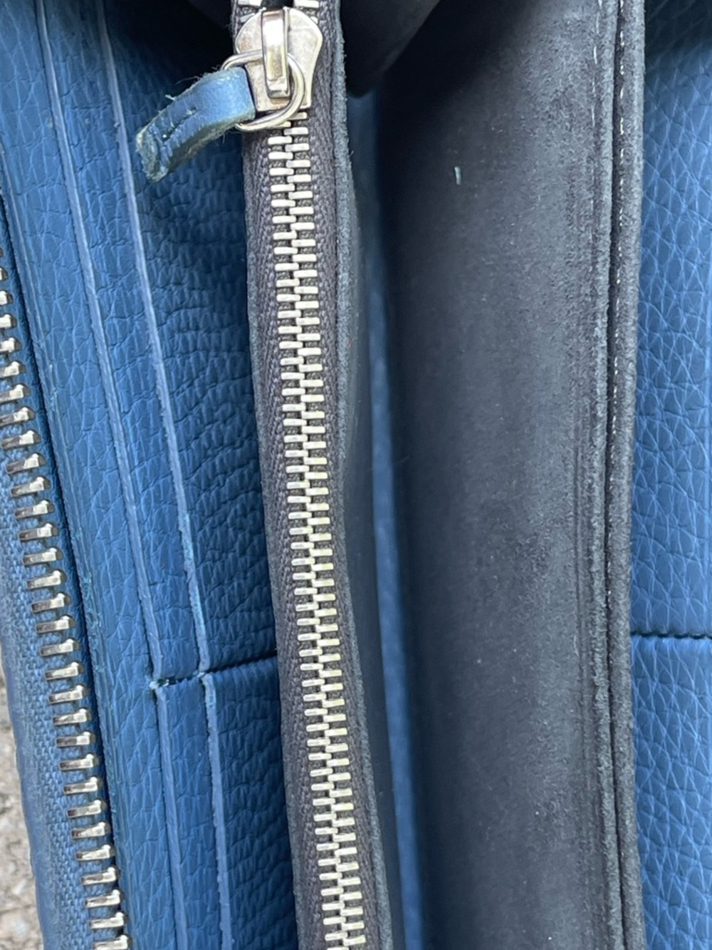 Fendi Selleria zip-around wallet blue soft leather - Picture 10 of 16
